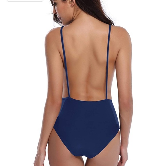 Backless one piece - Picture 3 of 4